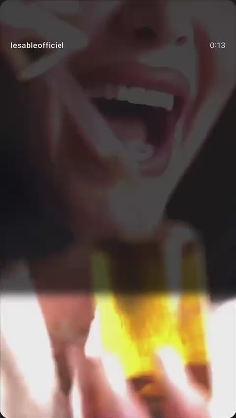 Carica video: Le Gloss Hair Oil