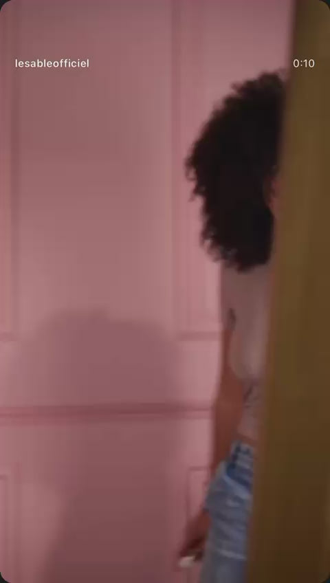 Carica video: Le Gloss Milk